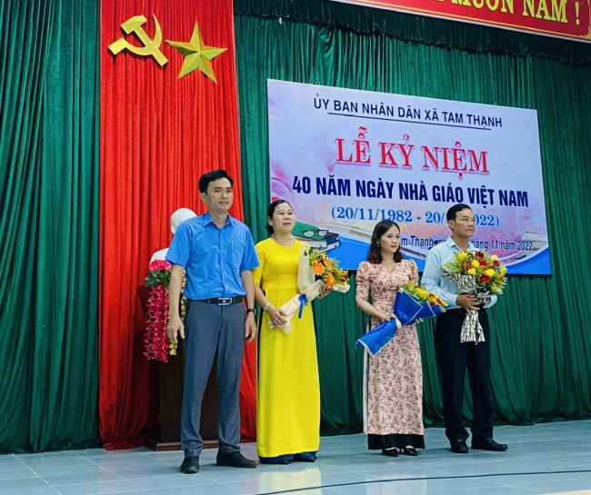 Tham gia dự lễ kỷ niệm 40 năm ngày Nhà giáo Việt Nam