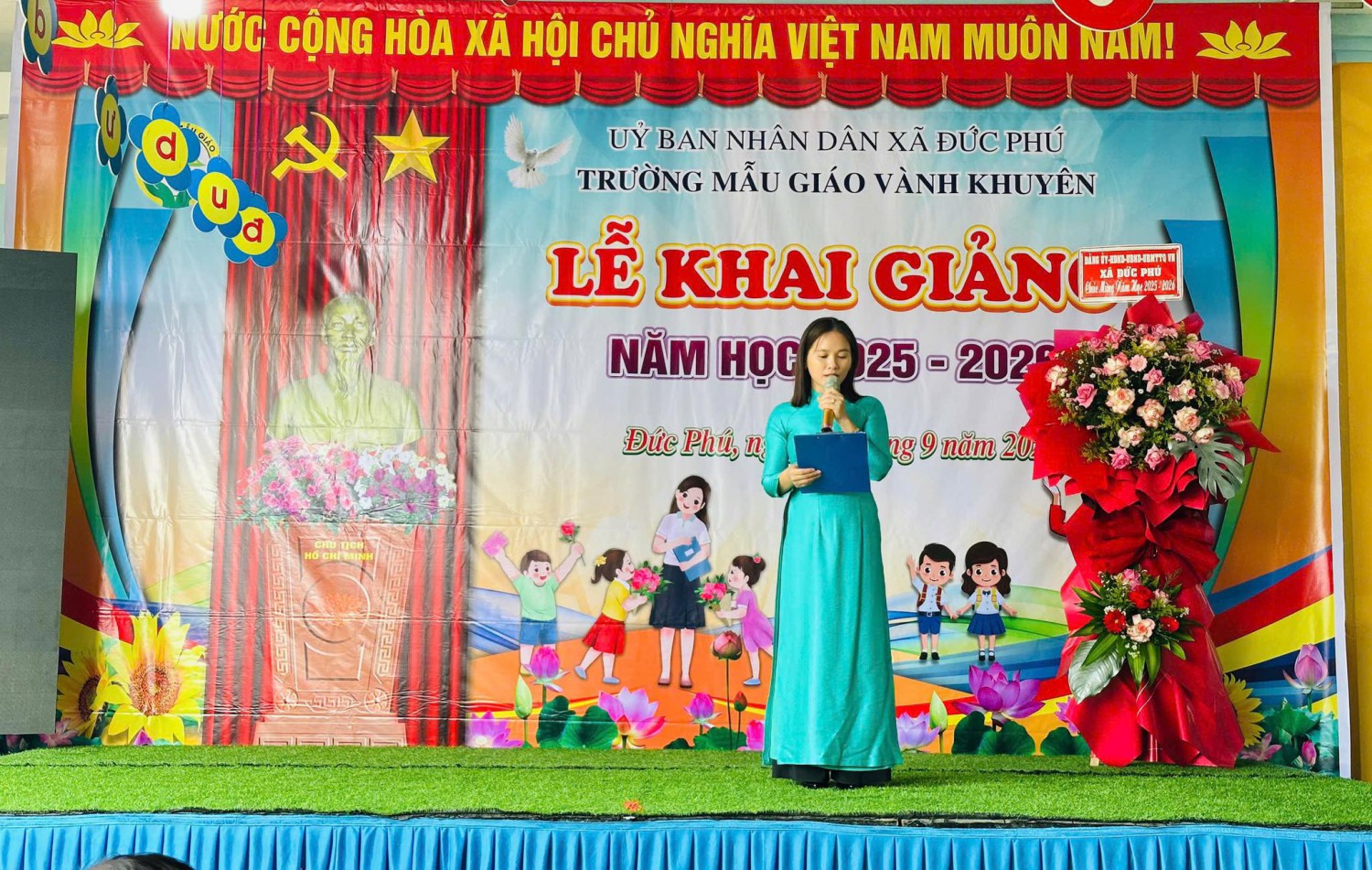 Cô Nguyễn Thị Hậu - Hiệu trưởng nhà trường phát biểu